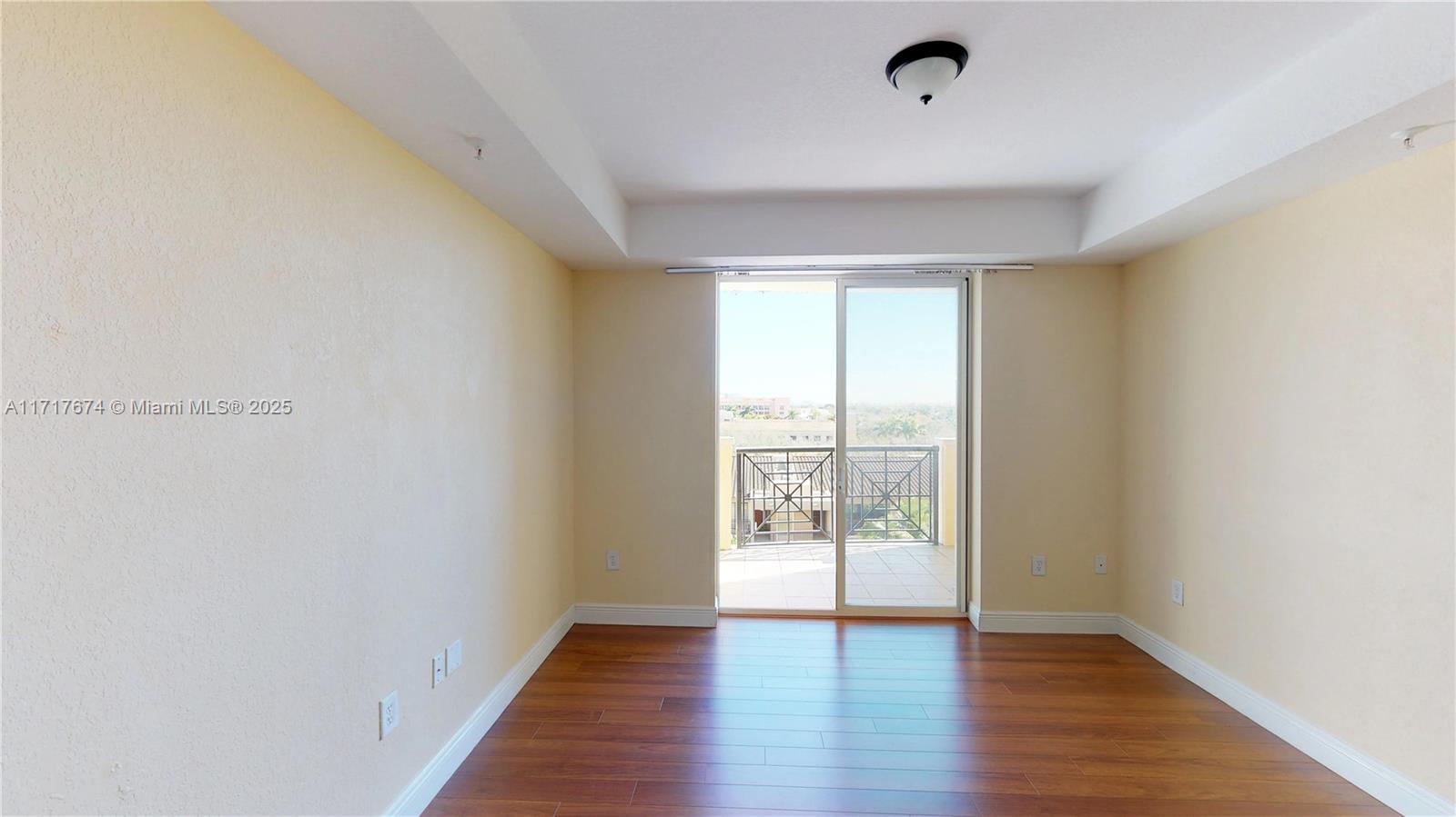 THE GRANDE CONDO - Residential