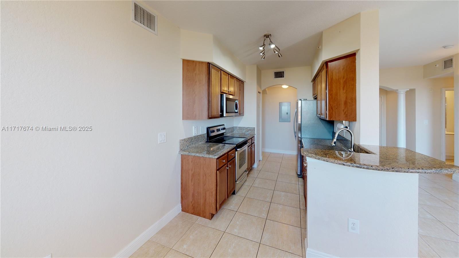 THE GRANDE CONDO - Residential