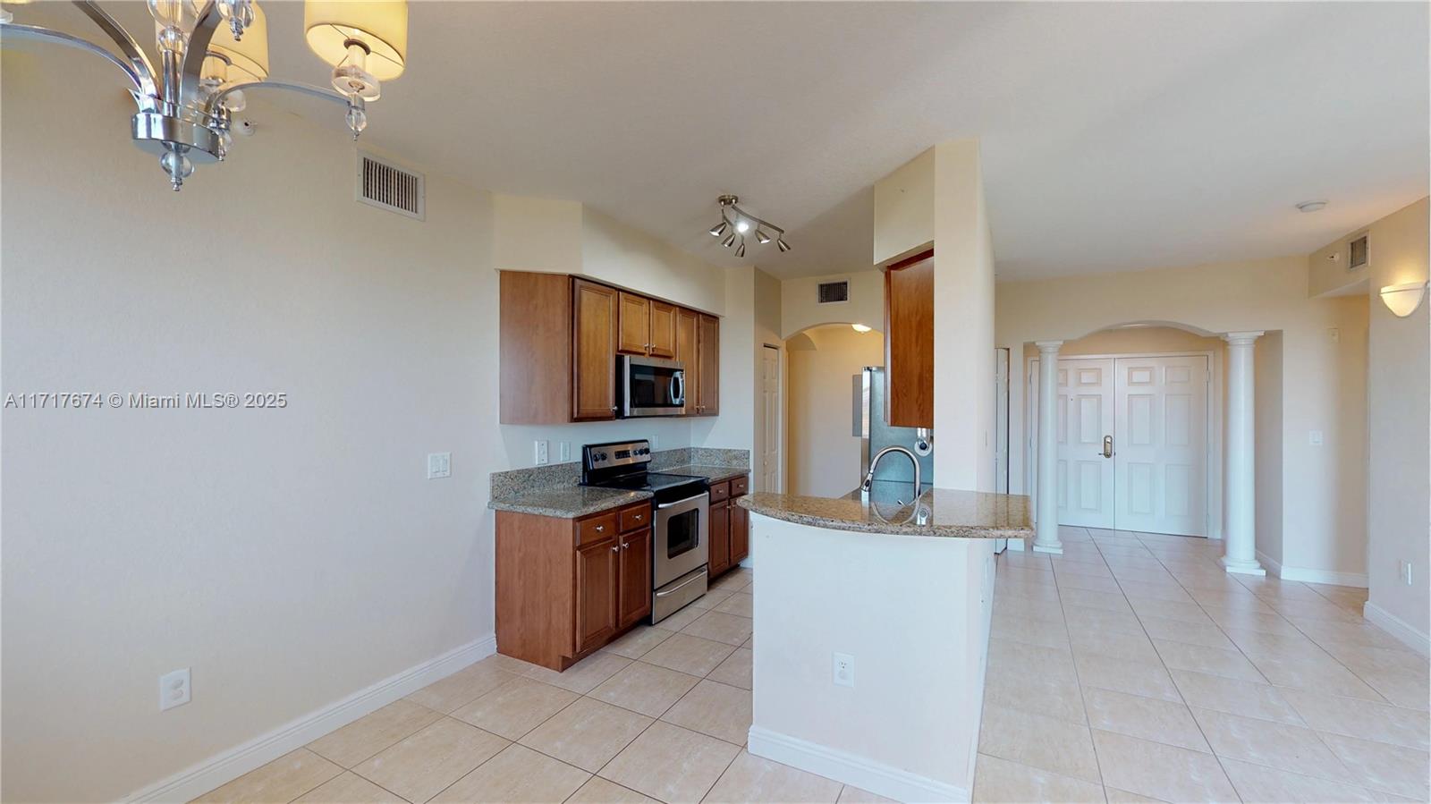 THE GRANDE CONDO - Residential
