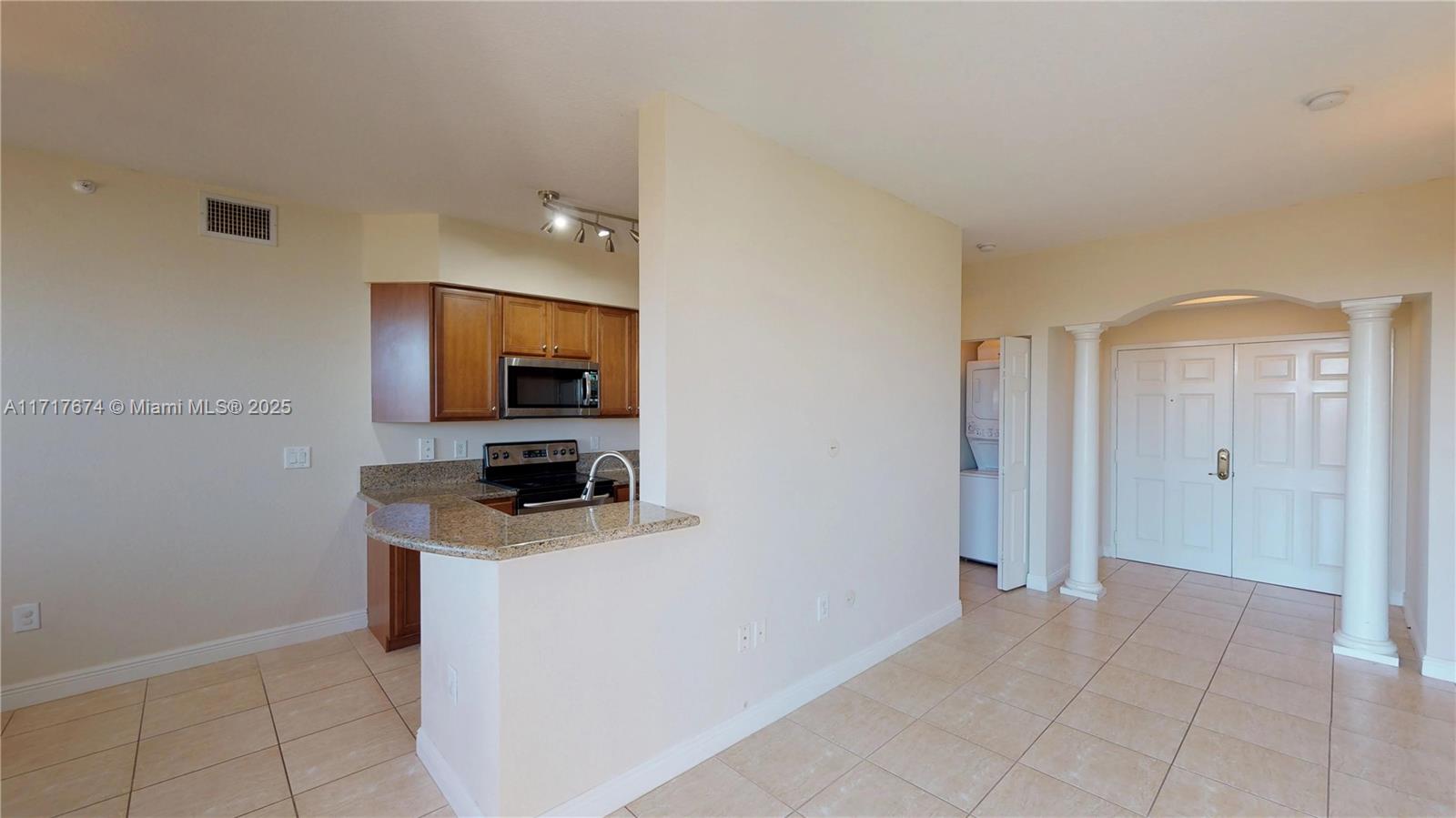 THE GRANDE CONDO - Residential