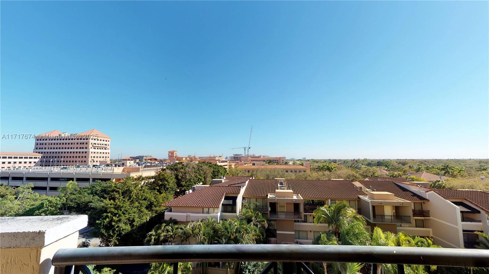 THE GRANDE CONDO - Residential