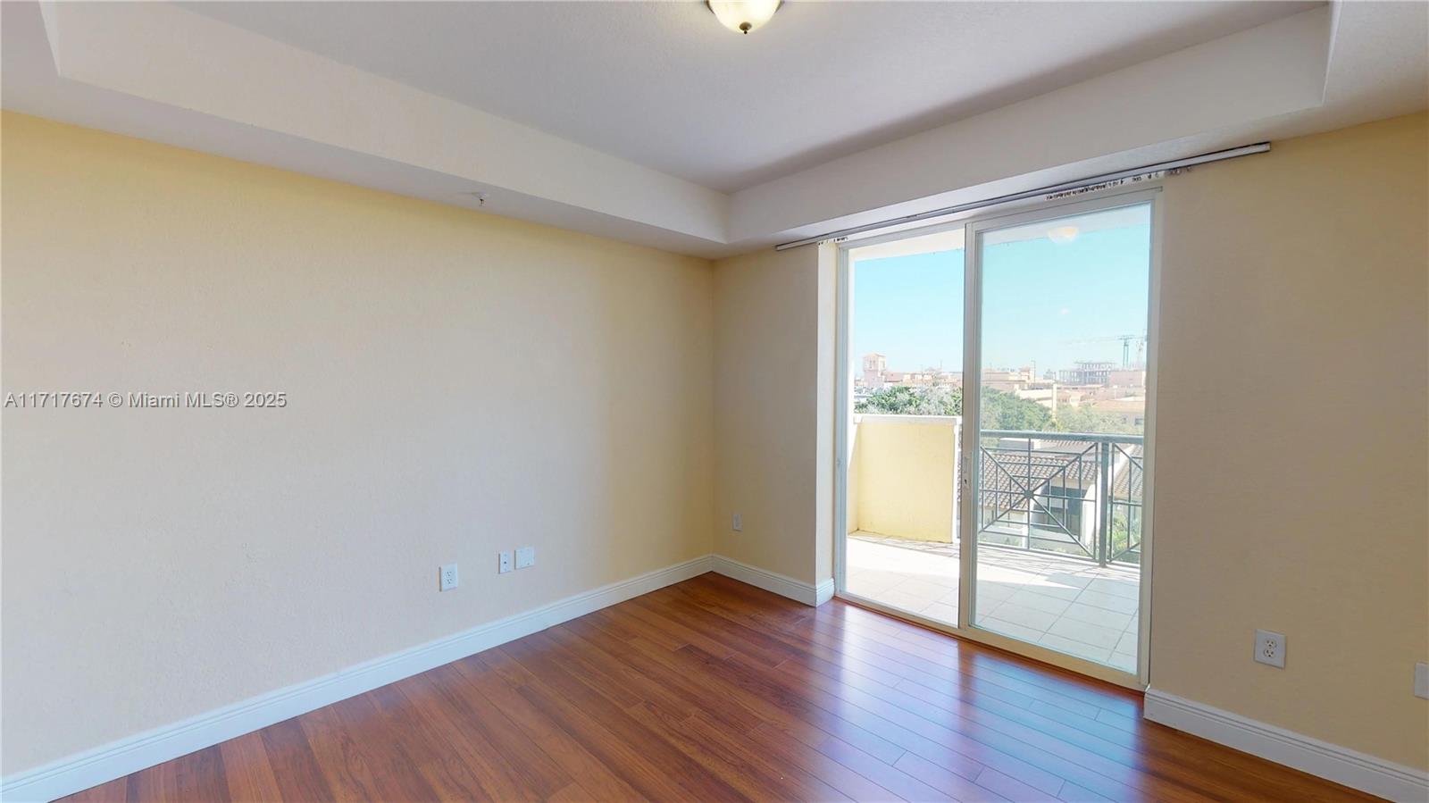 THE GRANDE CONDO - Residential