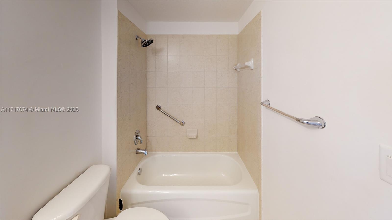 THE GRANDE CONDO - Residential