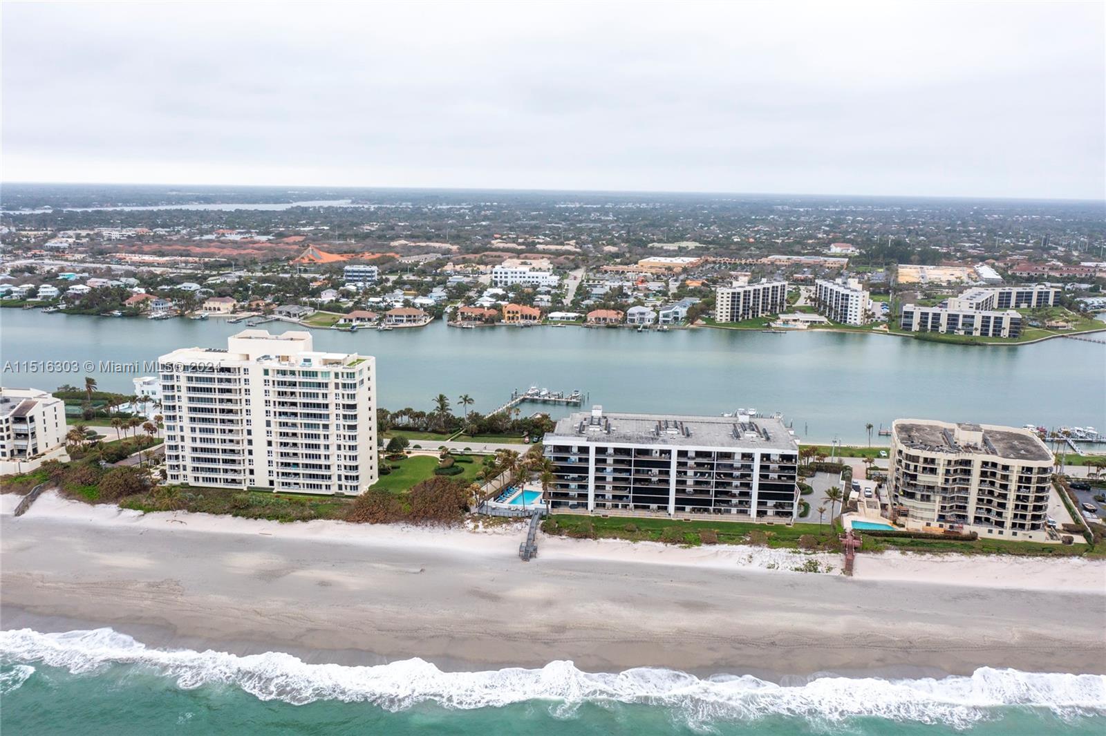 PASSAGES OF JUPITER ISLAN - Residential