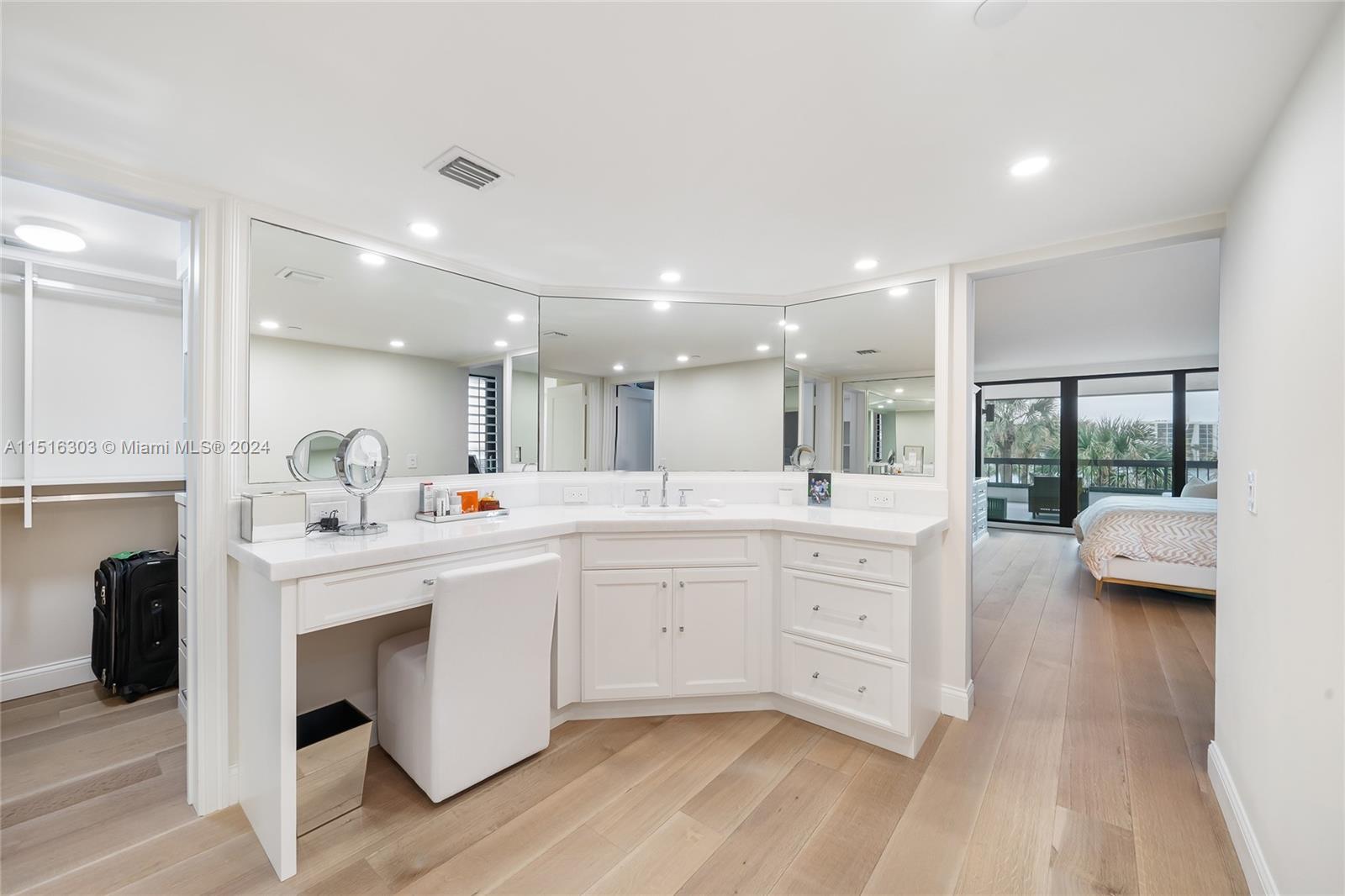 PASSAGES OF JUPITER ISLAN - Residential