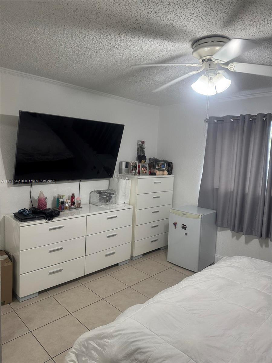 CORNERS KENDALL LAKES - Residential