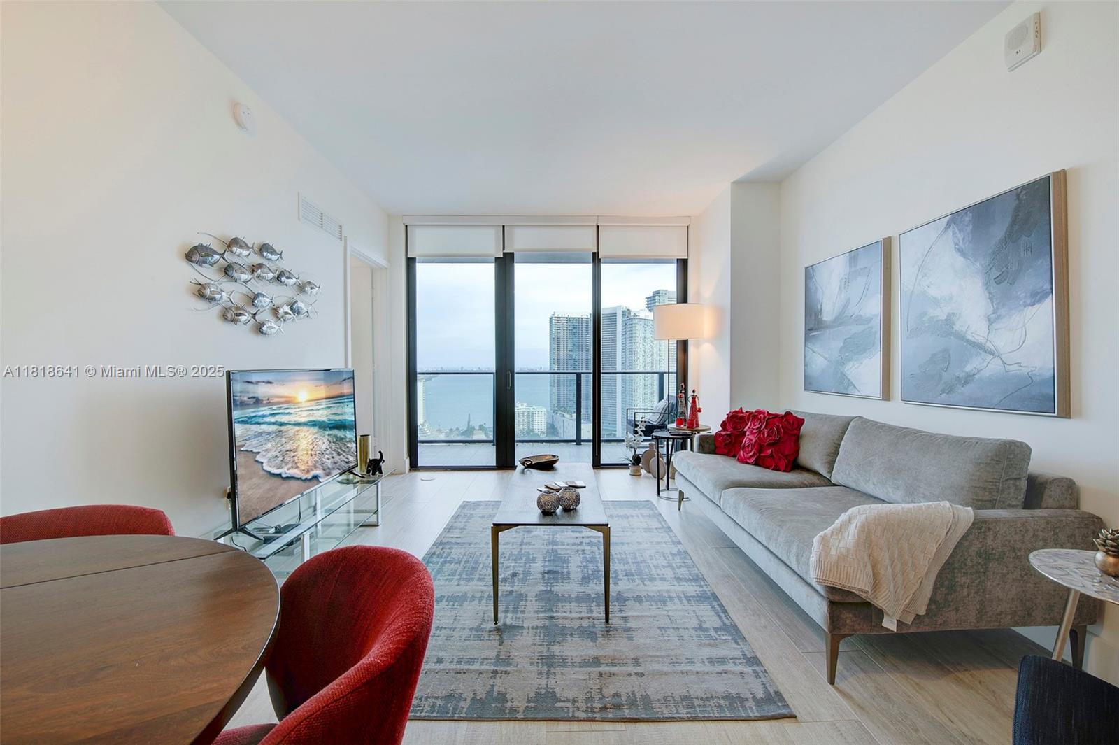 121 NE 34th St 3006