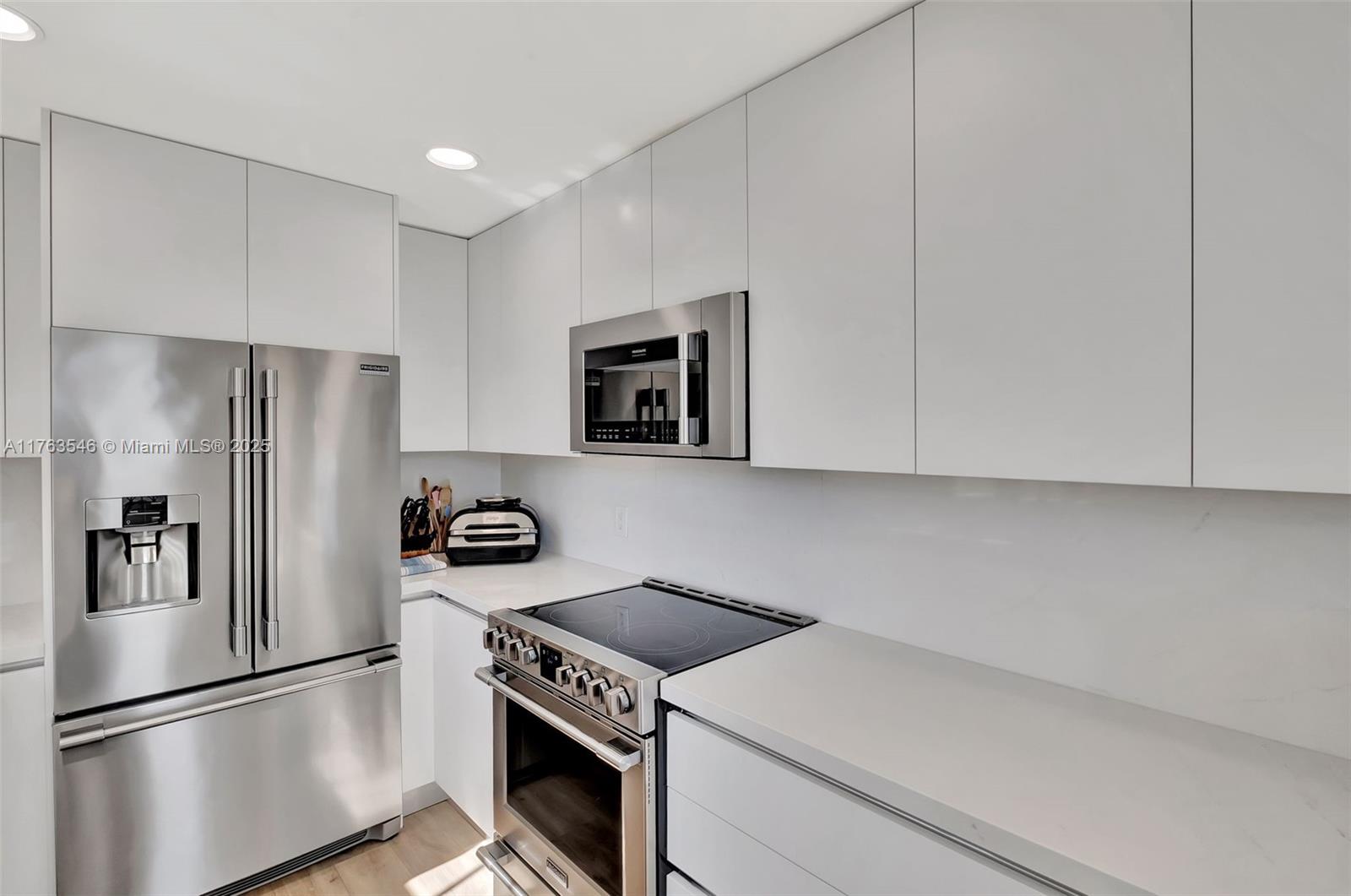 SEASIDE CONDO - Residential