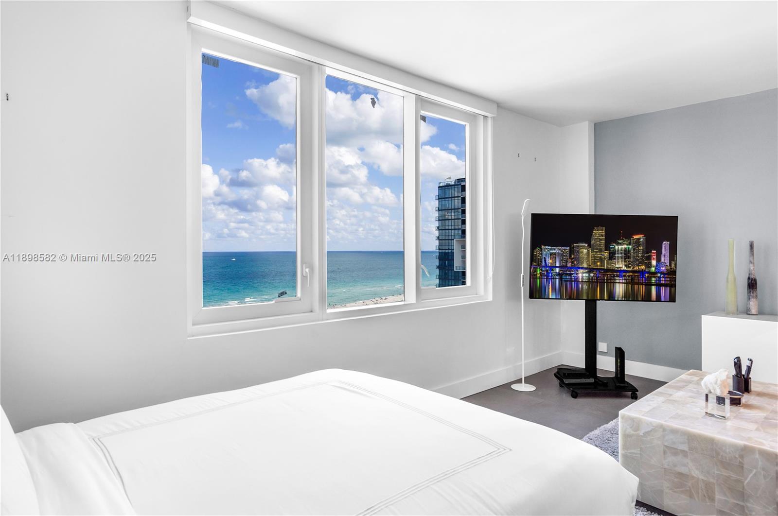 2301 Collins Ave 1543