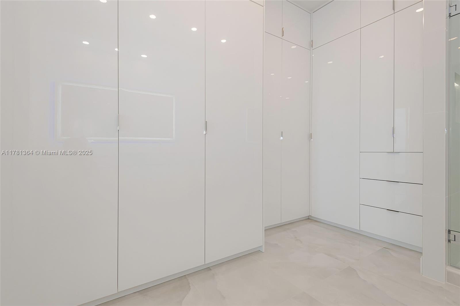 ARLEN HOUSE EAST CONDO - Residential