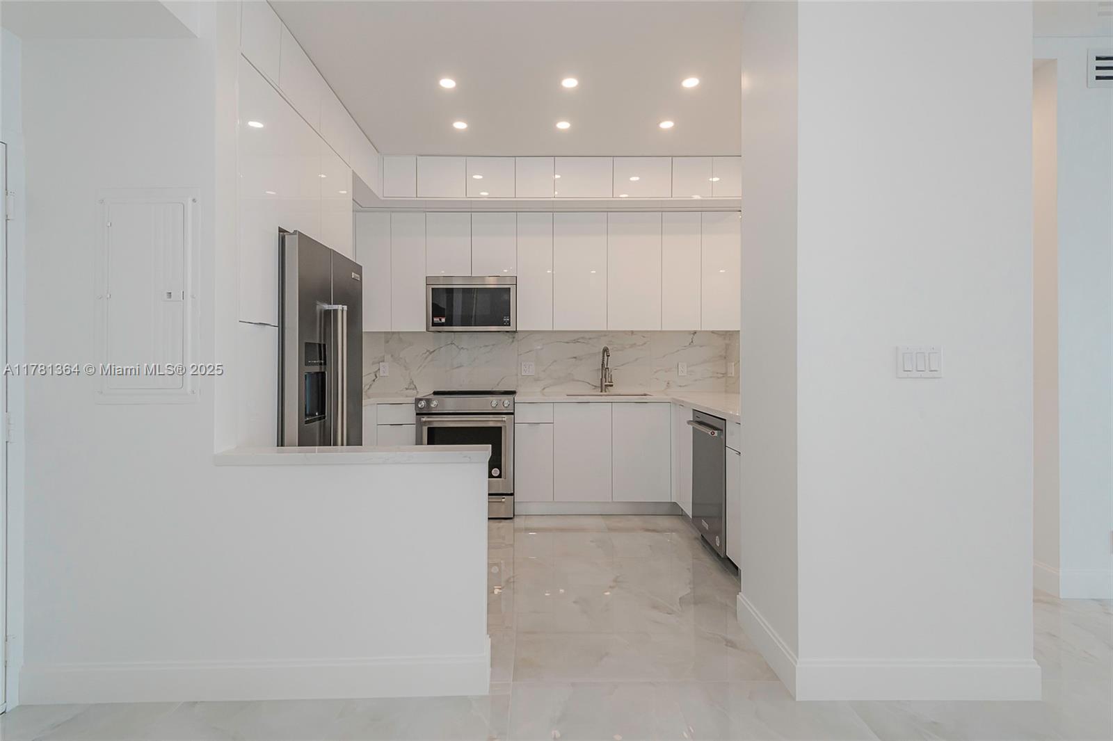 ARLEN HOUSE EAST CONDO - Residential