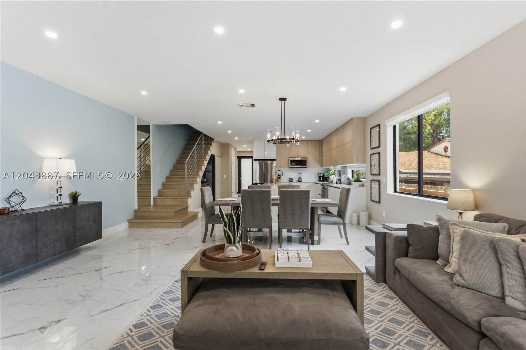 809 SW 10th Ter