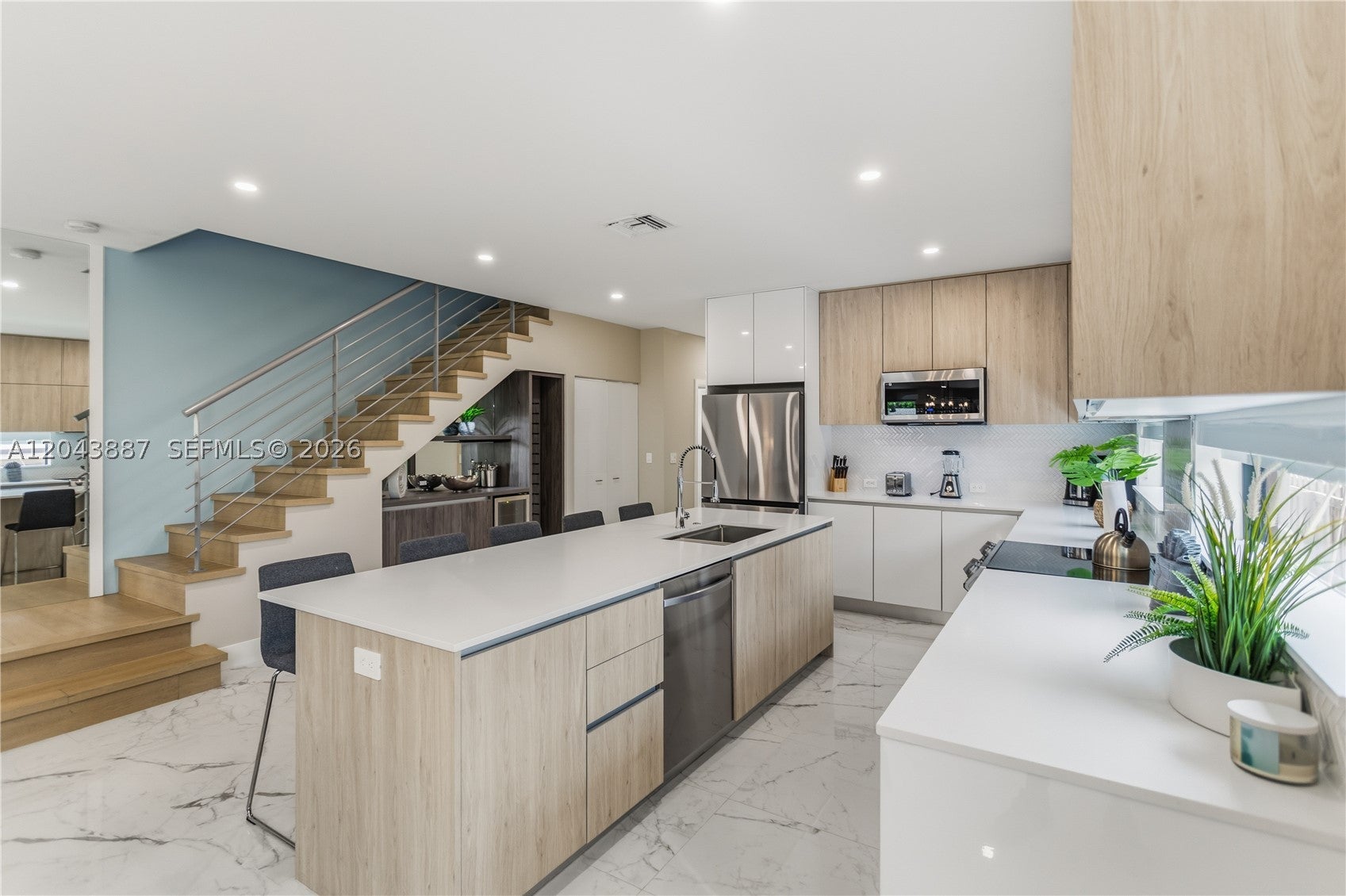 809 SW 10th Ter