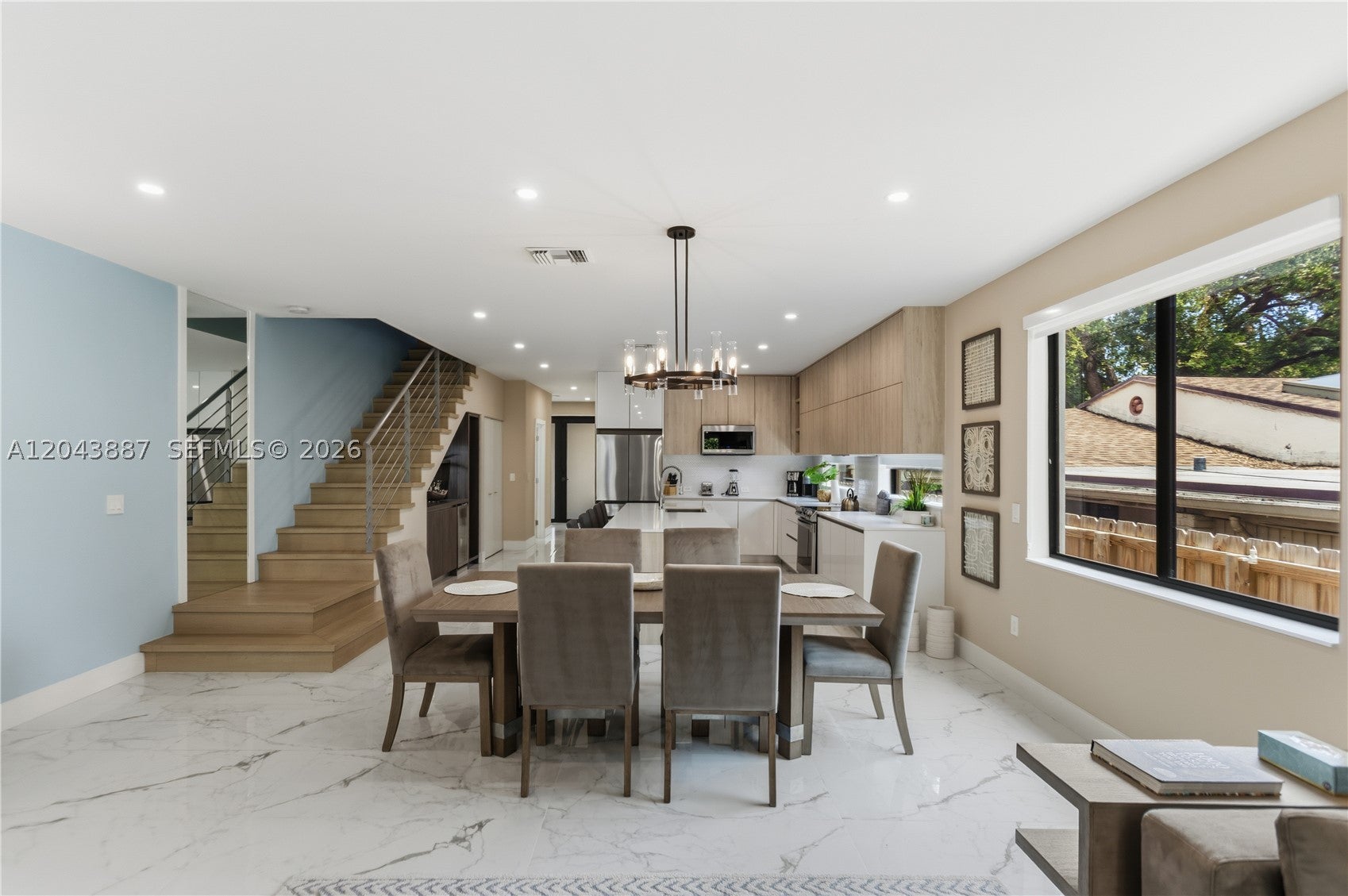 809 SW 10th Ter