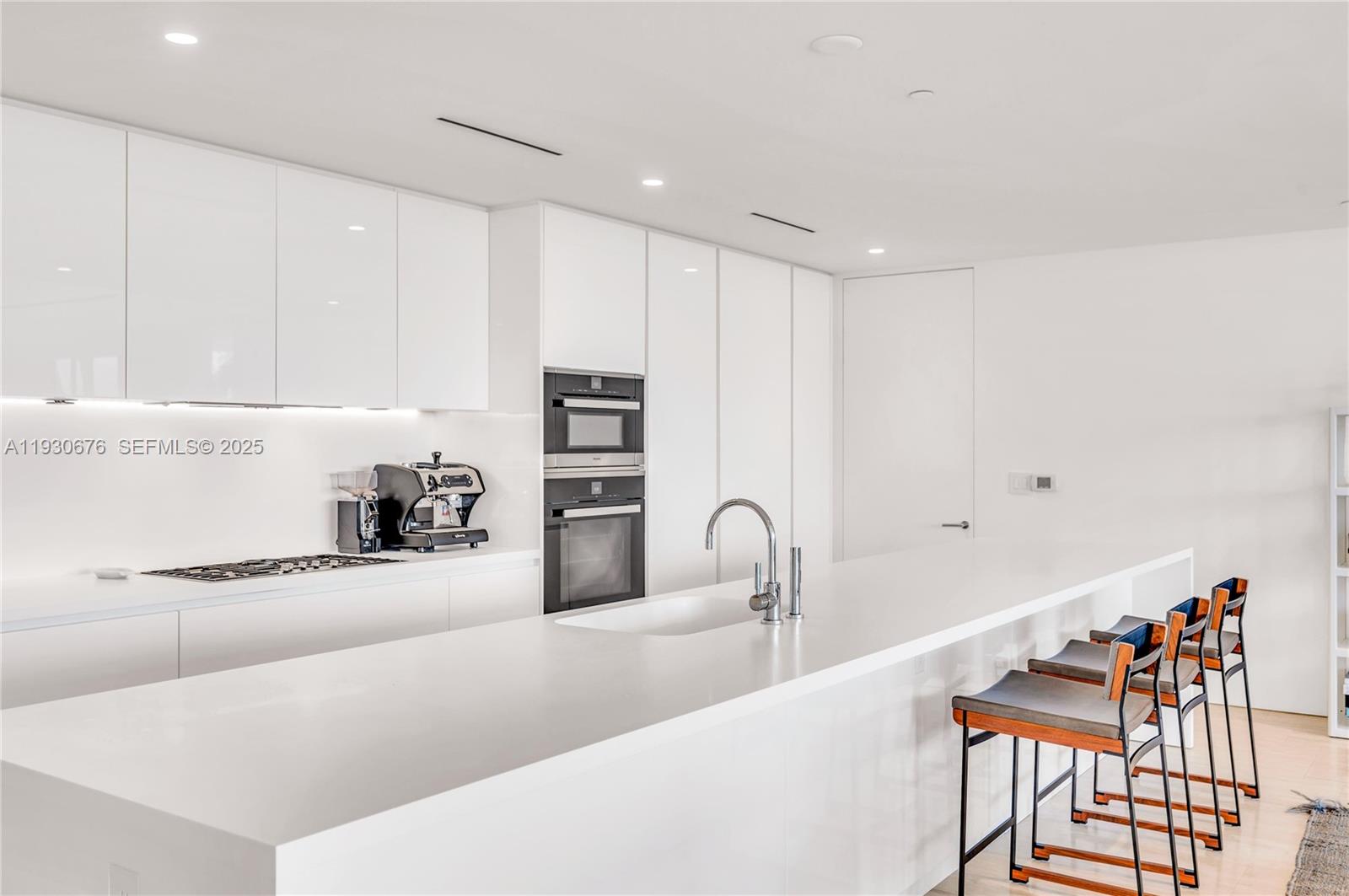 9001 Collins Ave S-402