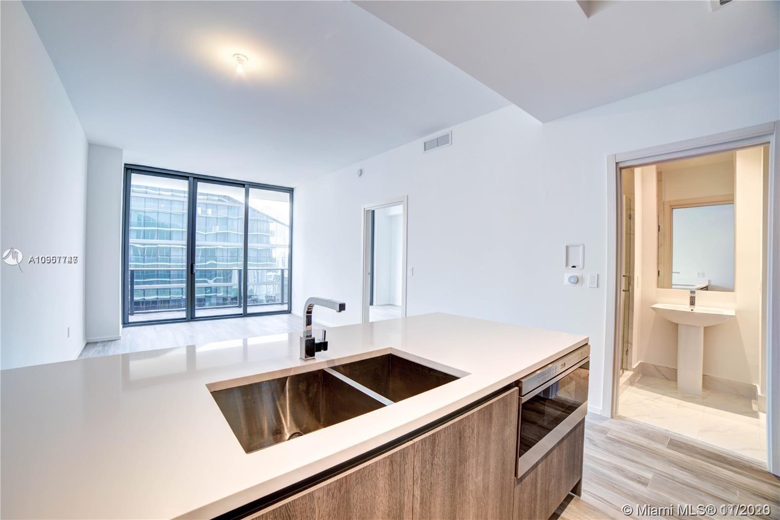 1+ DEN and 2 Baths On the top of the 47th floors accross form the East Hotel in SLS LUX Condo in Brickell. Best price for 1 Bedrooms + Den/ 1.5 Bath unit. 5 star residential ed: private elevator, Ital Kraft kitchen Cabinetry, porcelain floors, build out master closet. 9th floor pool with restaurant services, 57th floor pool, tennis court, kids play room, 5 bars and celebrity chef Katsuya Restaurant. 24 hour concierge service , spa, tennis courts and more.
Smart home, new applicances and bespoke services and high end finishes
