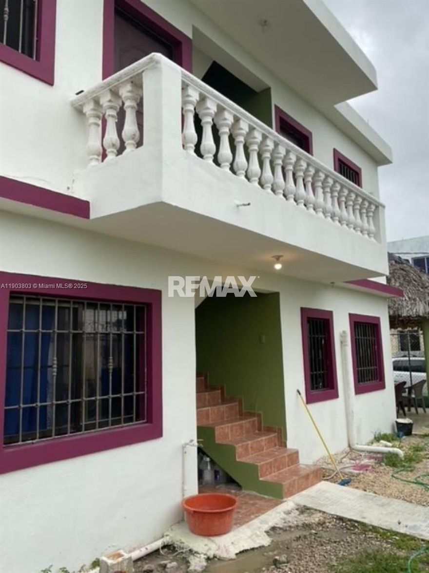 House for Sale – Bávaro, Punta Cana

Discover this charming house located in the Bávaro area of Punta Cana. With 200 m² of construction on a 235 m² lot, this property is perfect for families seeking comfort, space, and tranquility.