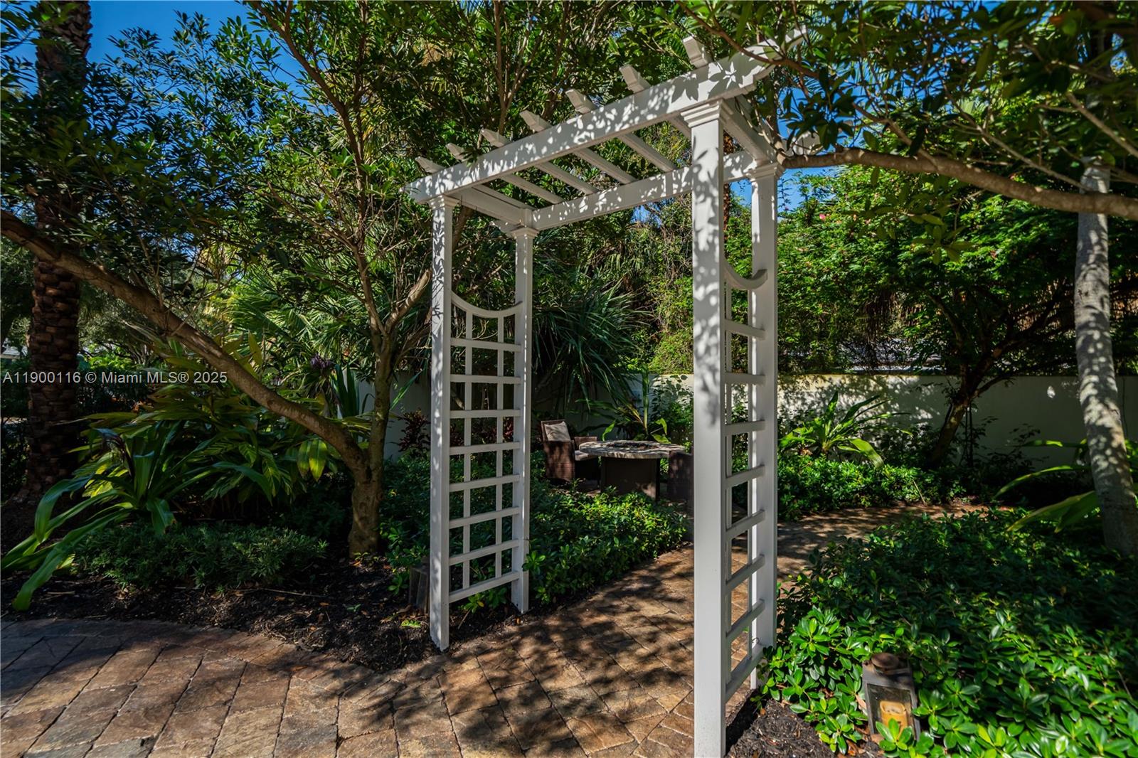 BESSEY'S 2ND ADDITION H W - Residential