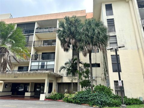 650 NE 149th St 407A Miami FL 33161