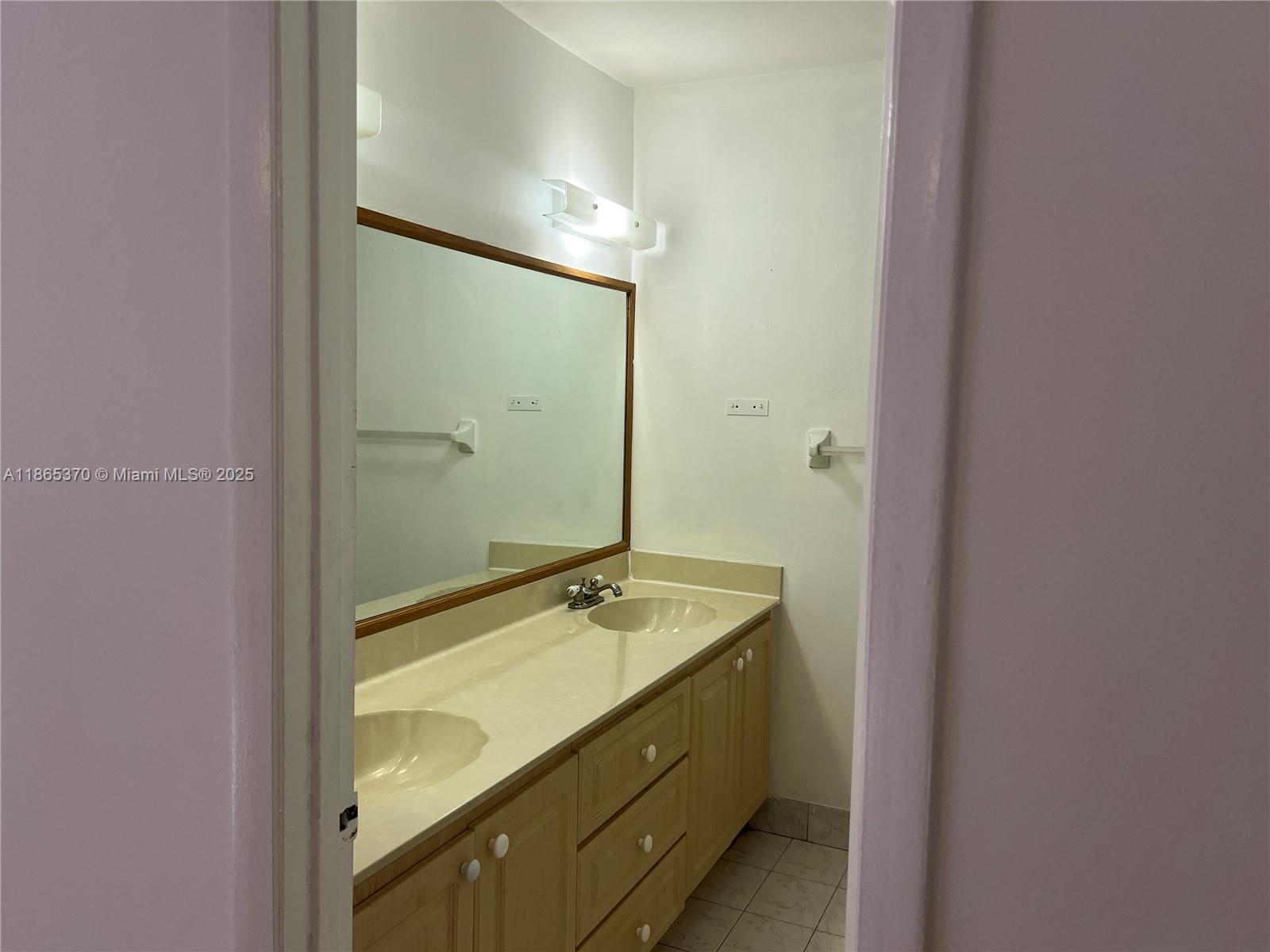 LAGO GRANDE FOUR-B CONDO - Residential