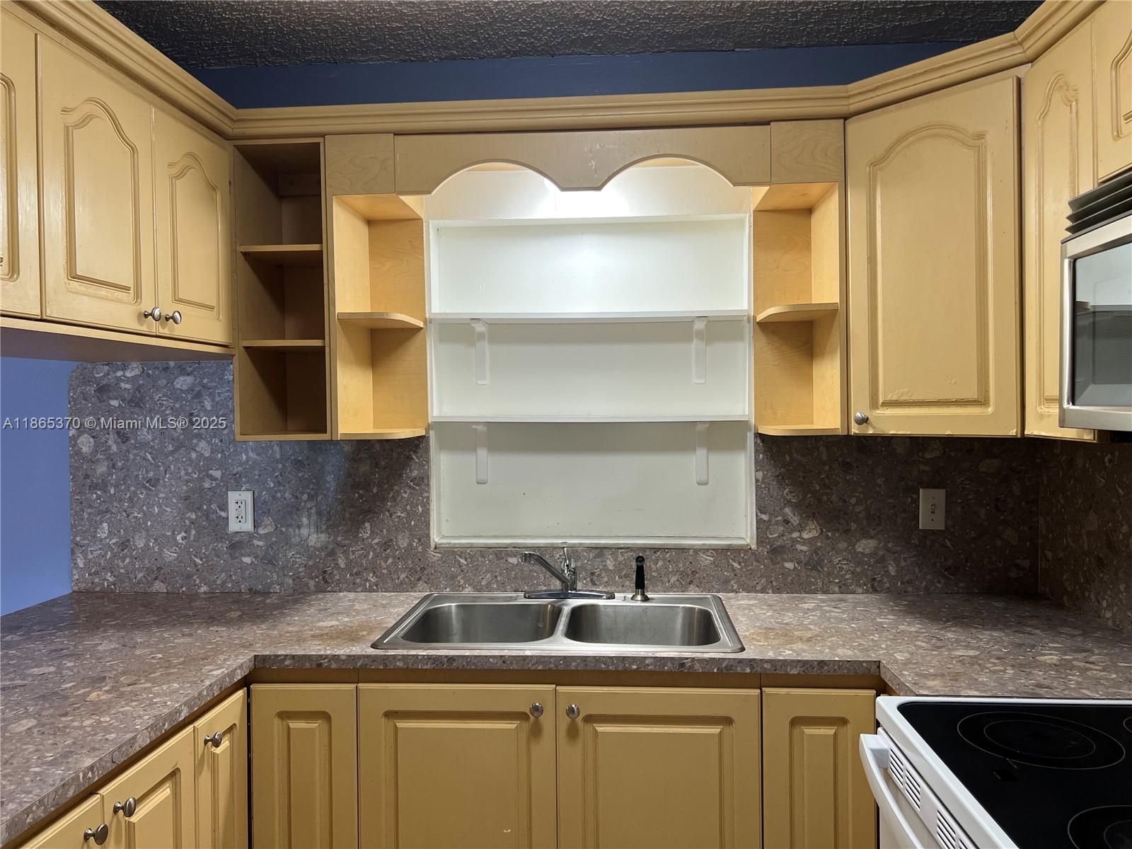 LAGO GRANDE FOUR-B CONDO - Residential