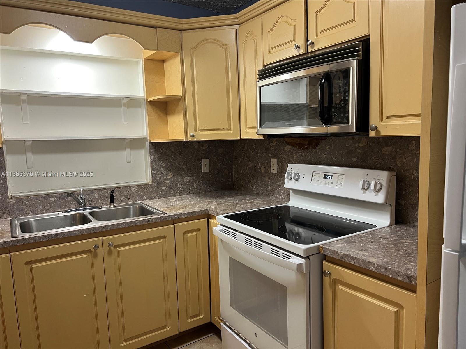 LAGO GRANDE FOUR-B CONDO - Residential