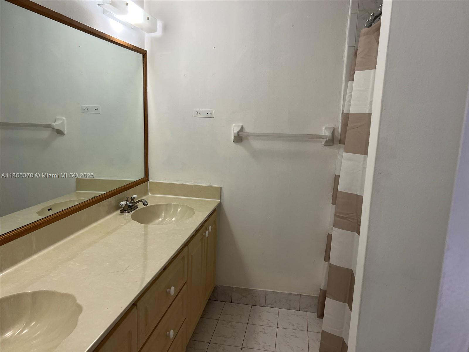 LAGO GRANDE FOUR-B CONDO - Residential