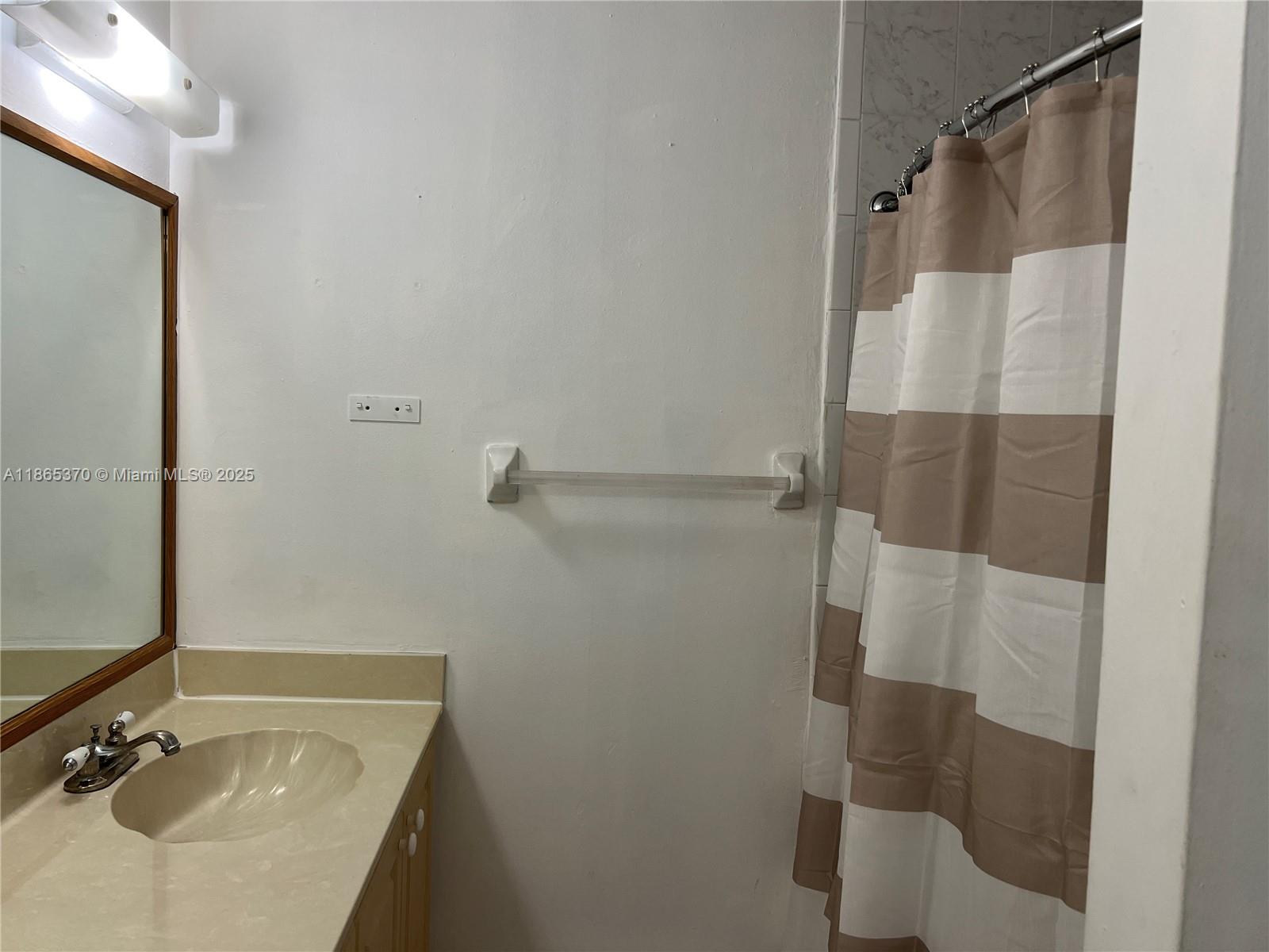 LAGO GRANDE FOUR-B CONDO - Residential