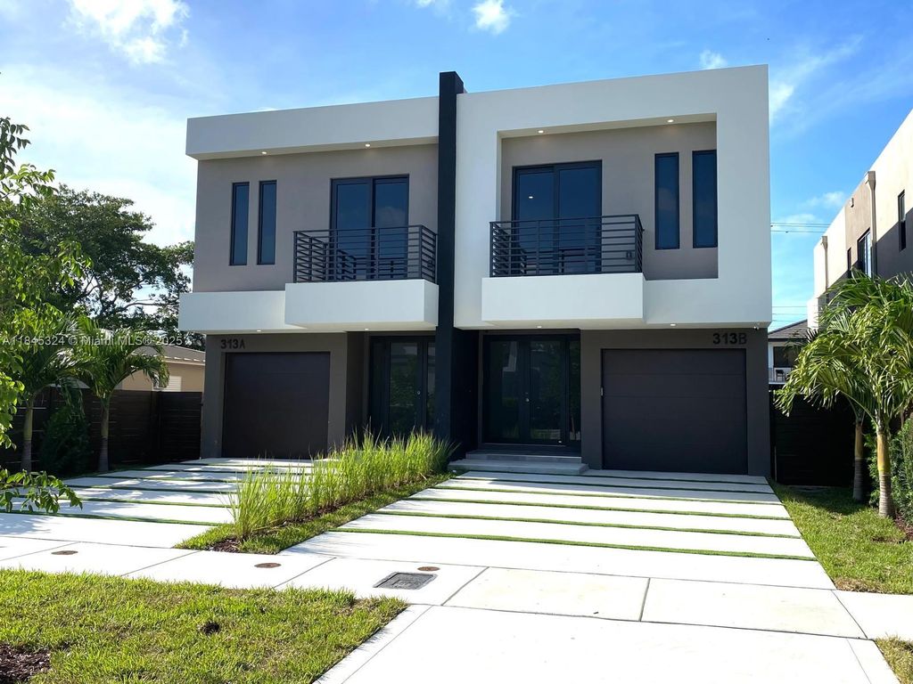 Photo of 313 SW 10th St #B, Fort Lauderdale, FL 33315 (MLS # A11845324)