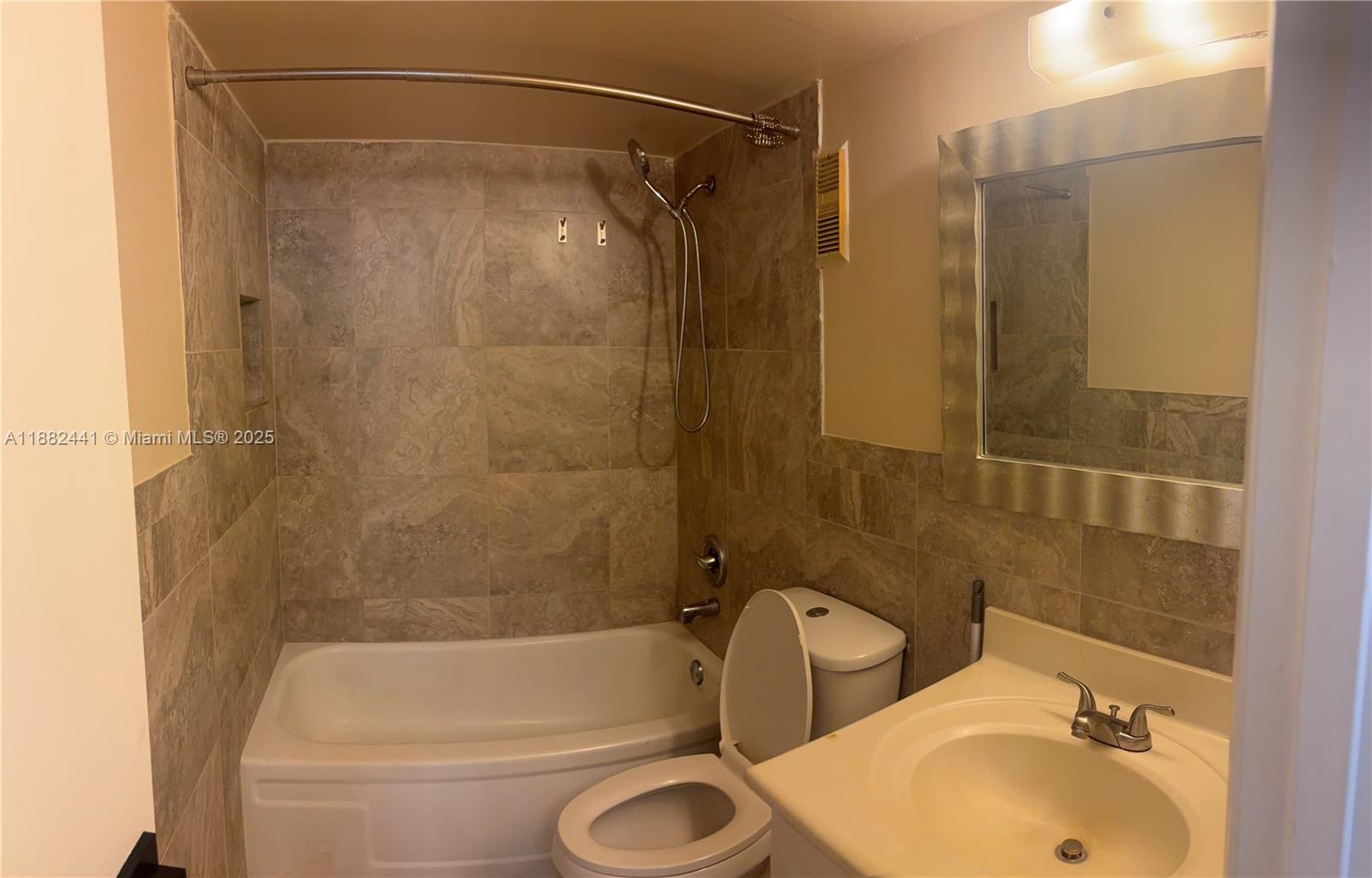 LAKESHORE AT UNIVERSITY P - Residential Lease