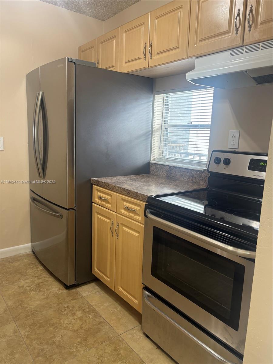 LAKESHORE AT UNIVERSITY P - Residential Lease