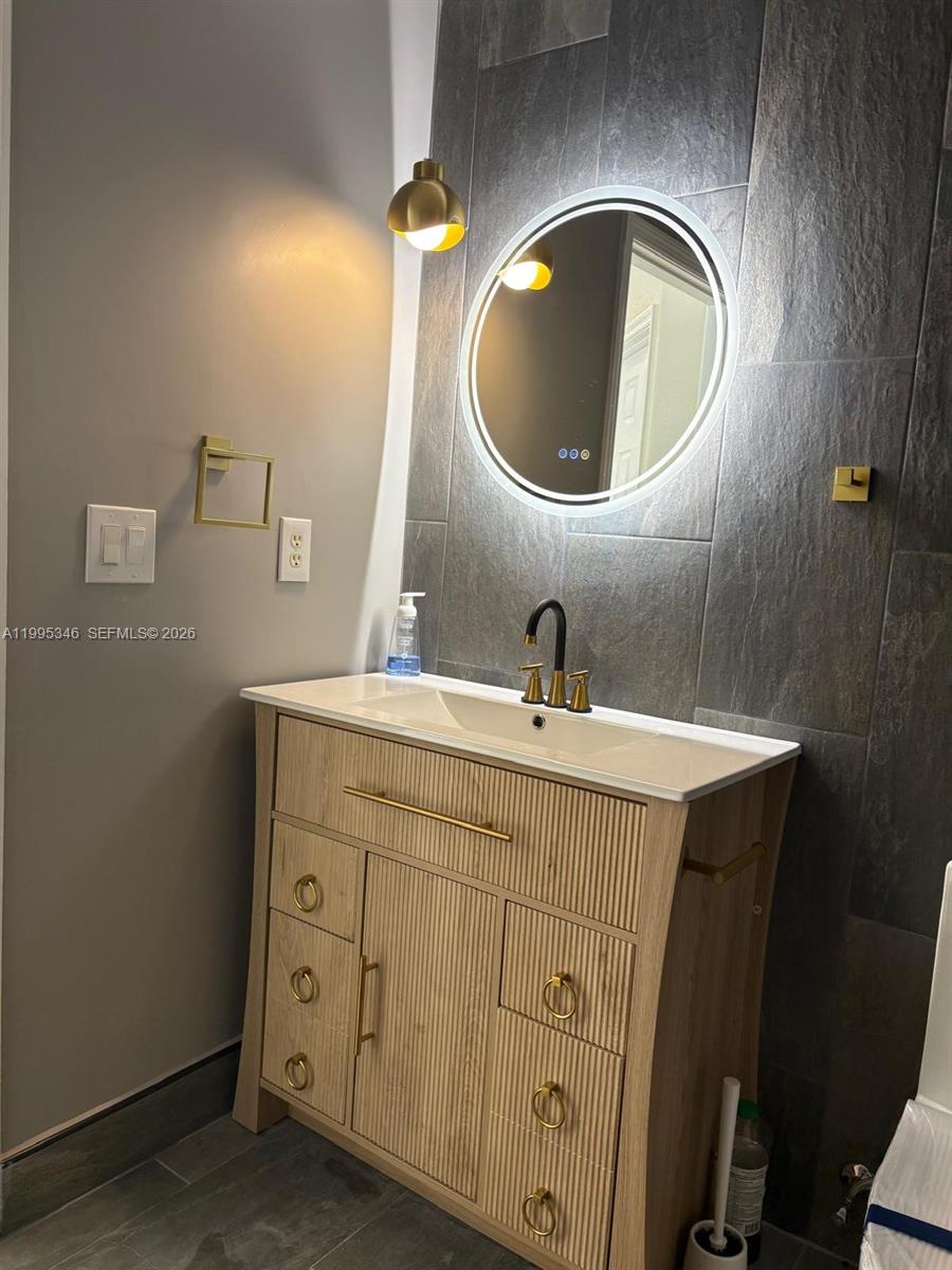 36-42-40~ S 242.9 FT OF N - Residential