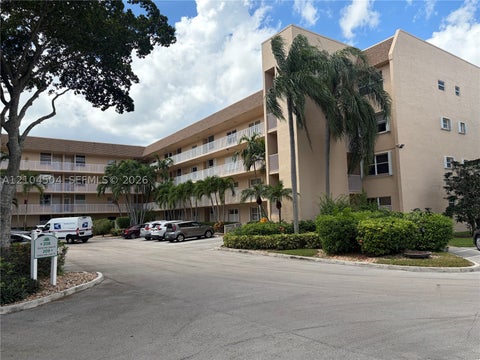 Photo of 10422 NW 24th Pl #409, Sunrise, FL 33322 (MLS # A12104504)