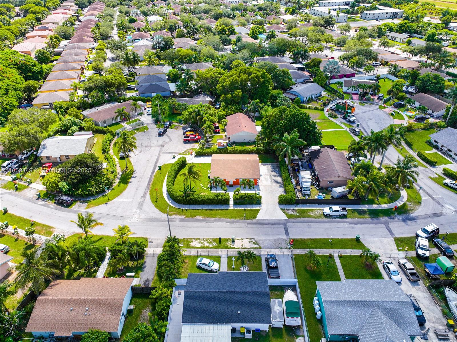 AVOCADO VILLAS - Residential