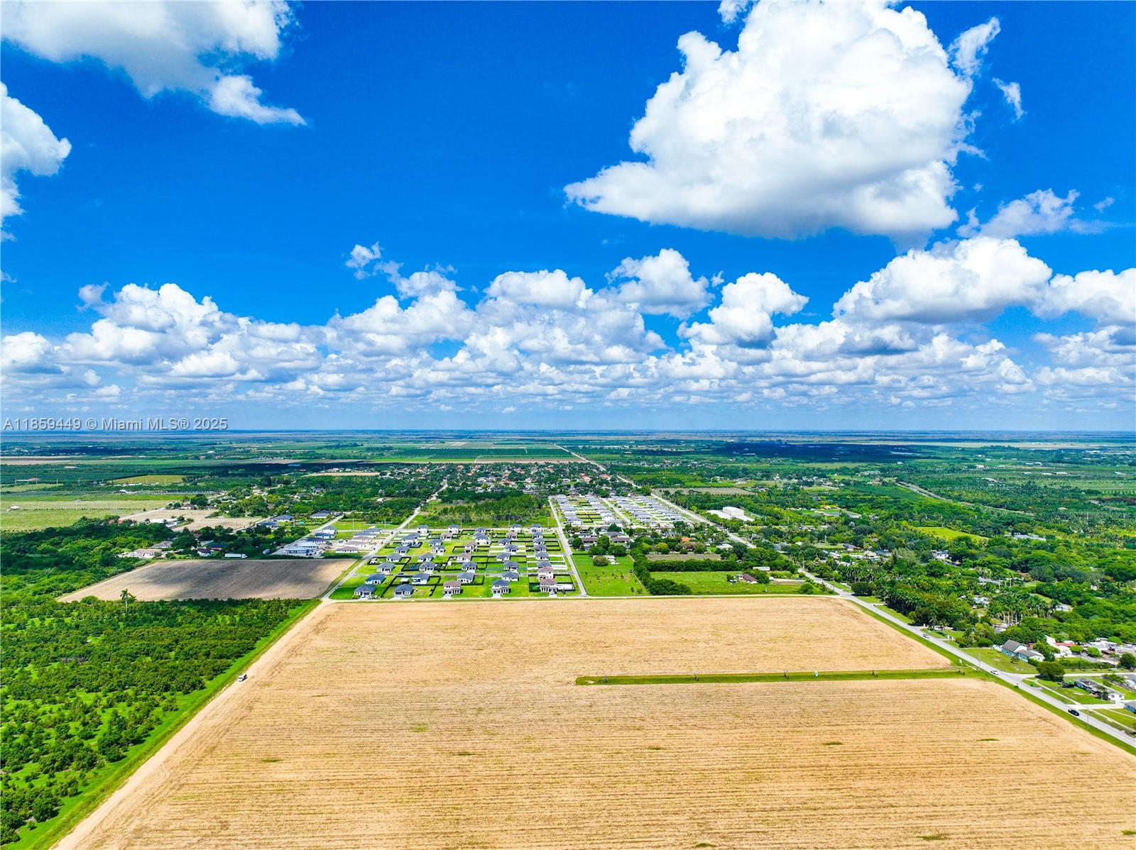 AVOCADO VILLAS - Residential