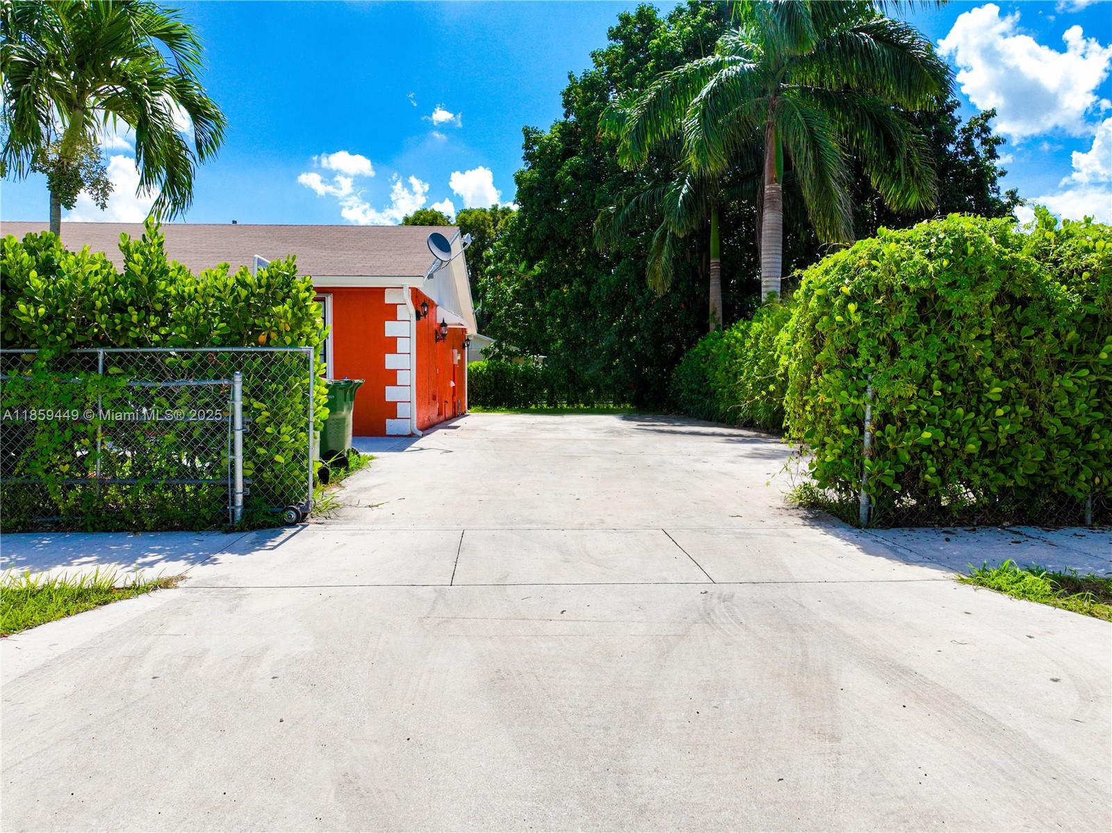 AVOCADO VILLAS - Residential