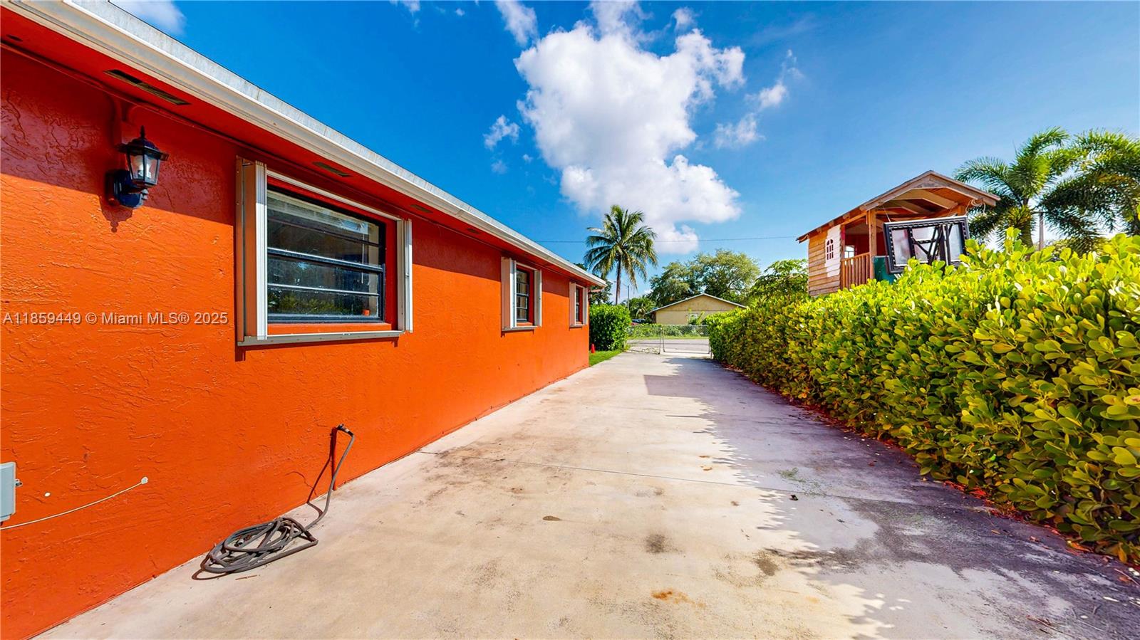 AVOCADO VILLAS - Residential