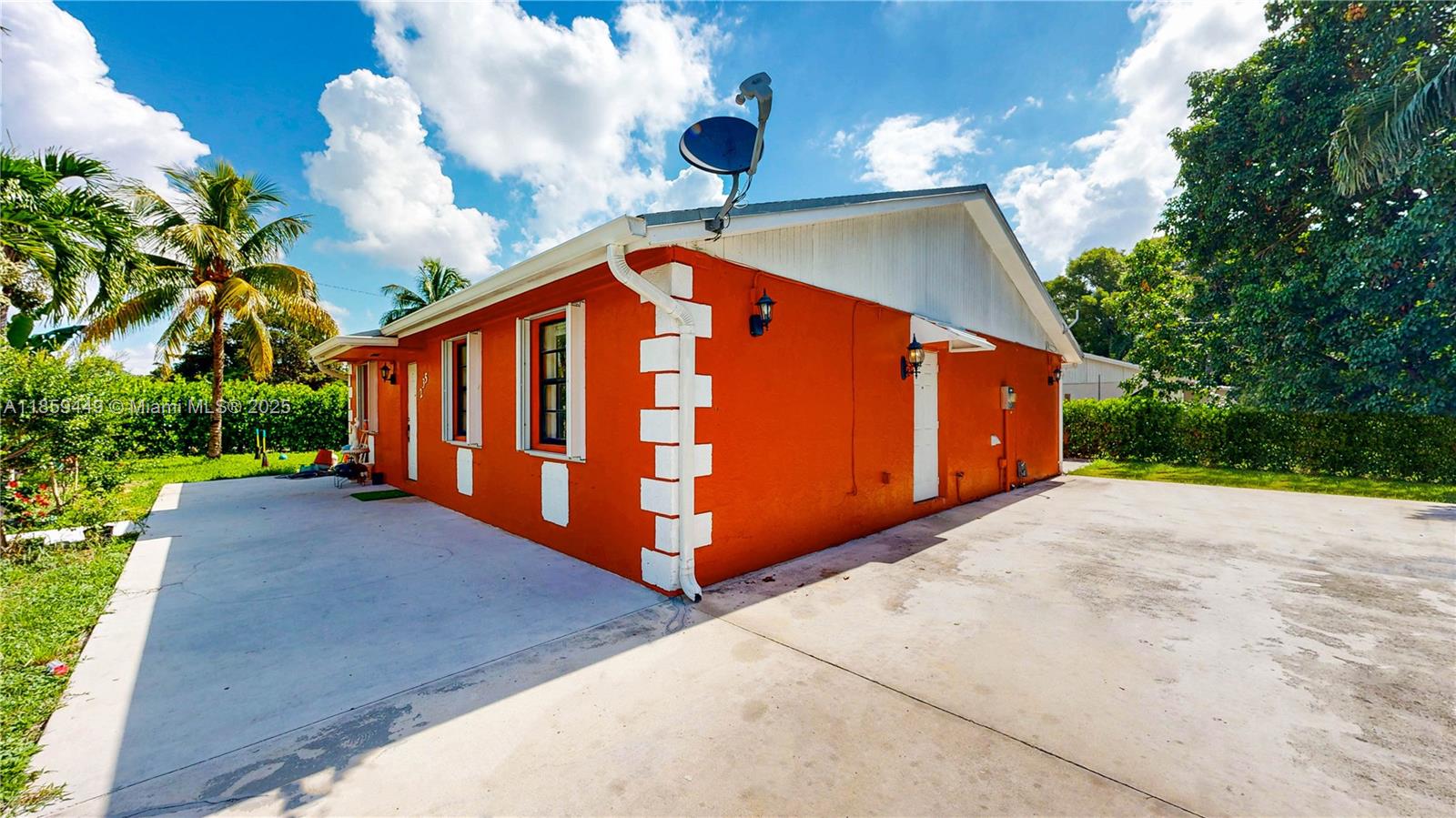 AVOCADO VILLAS - Residential