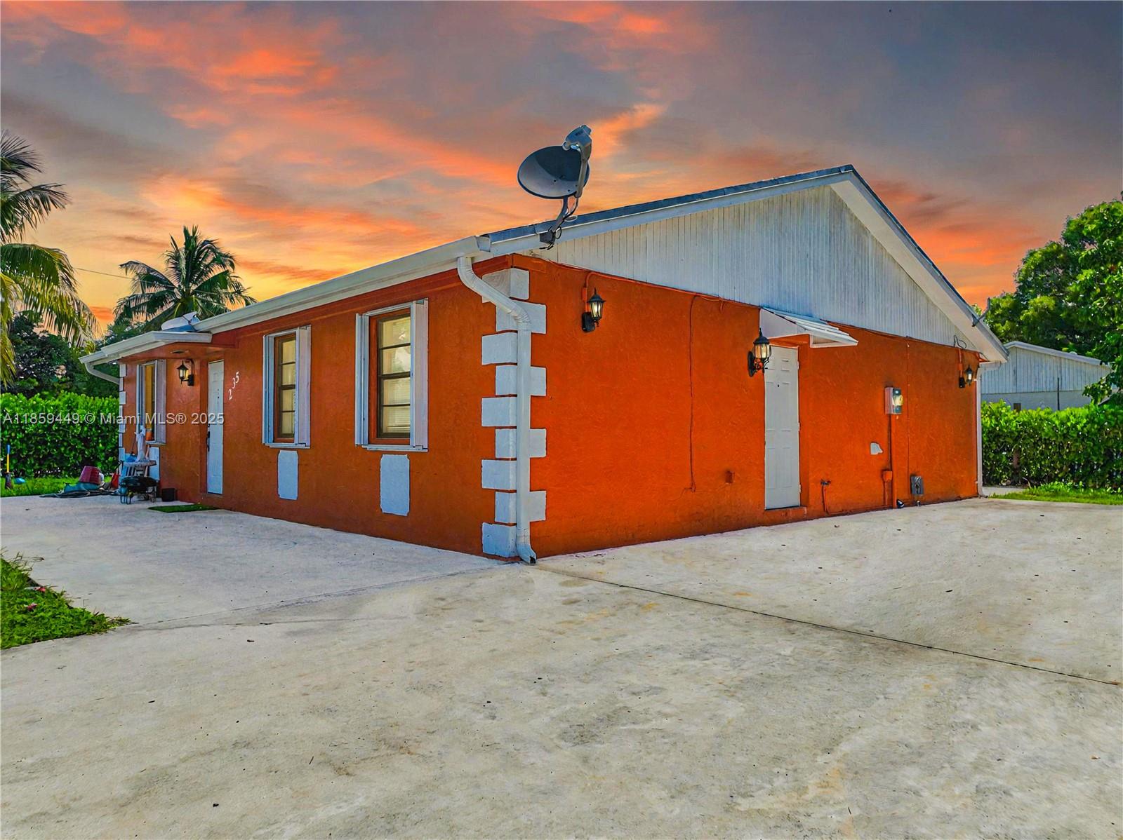 AVOCADO VILLAS - Residential