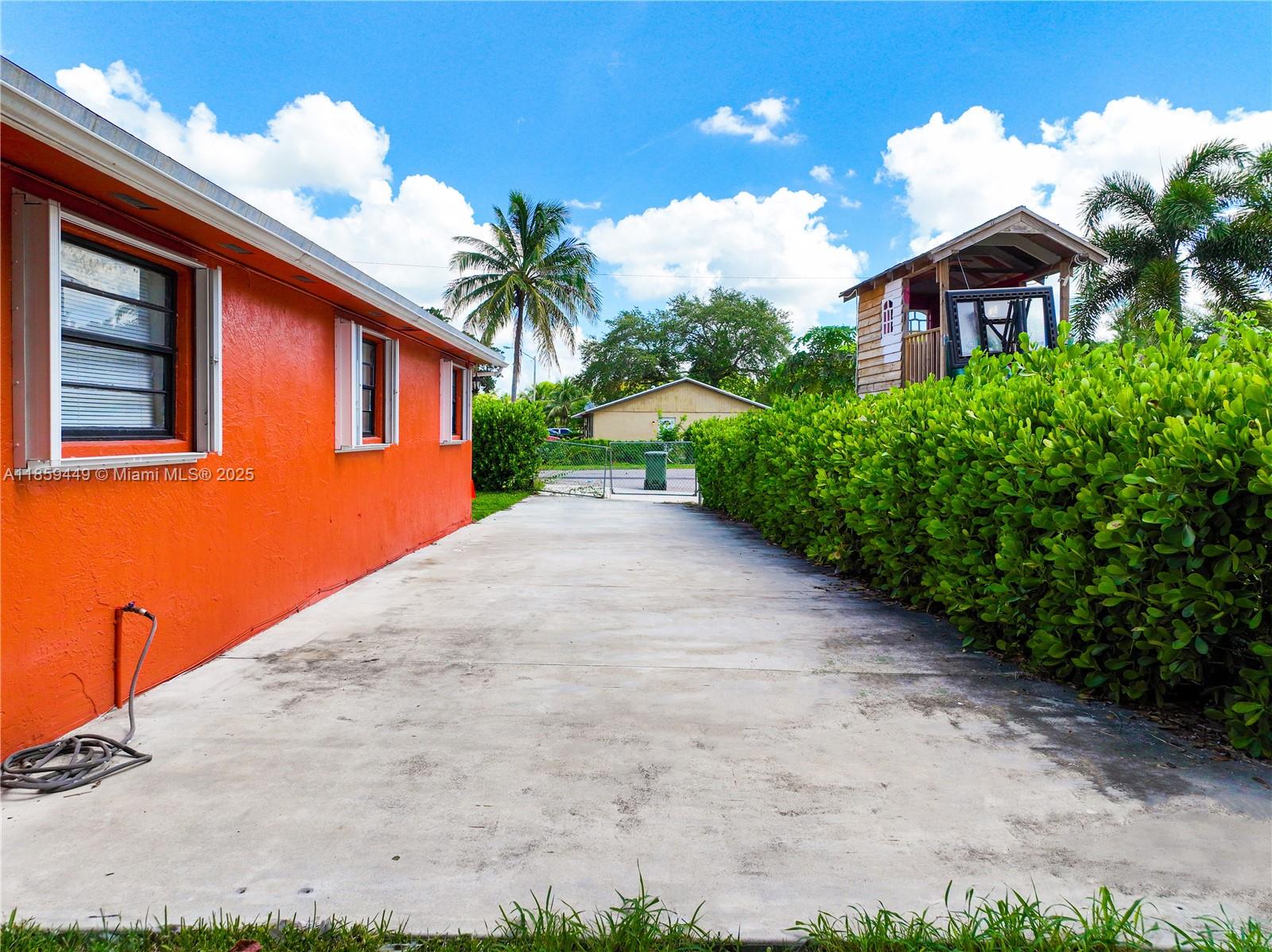 AVOCADO VILLAS - Residential