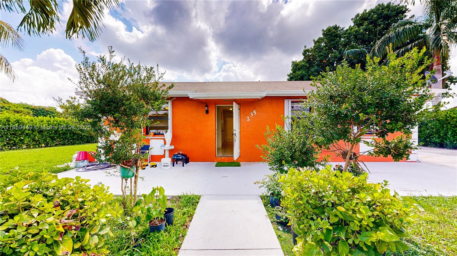 AVOCADO VILLAS - Residential