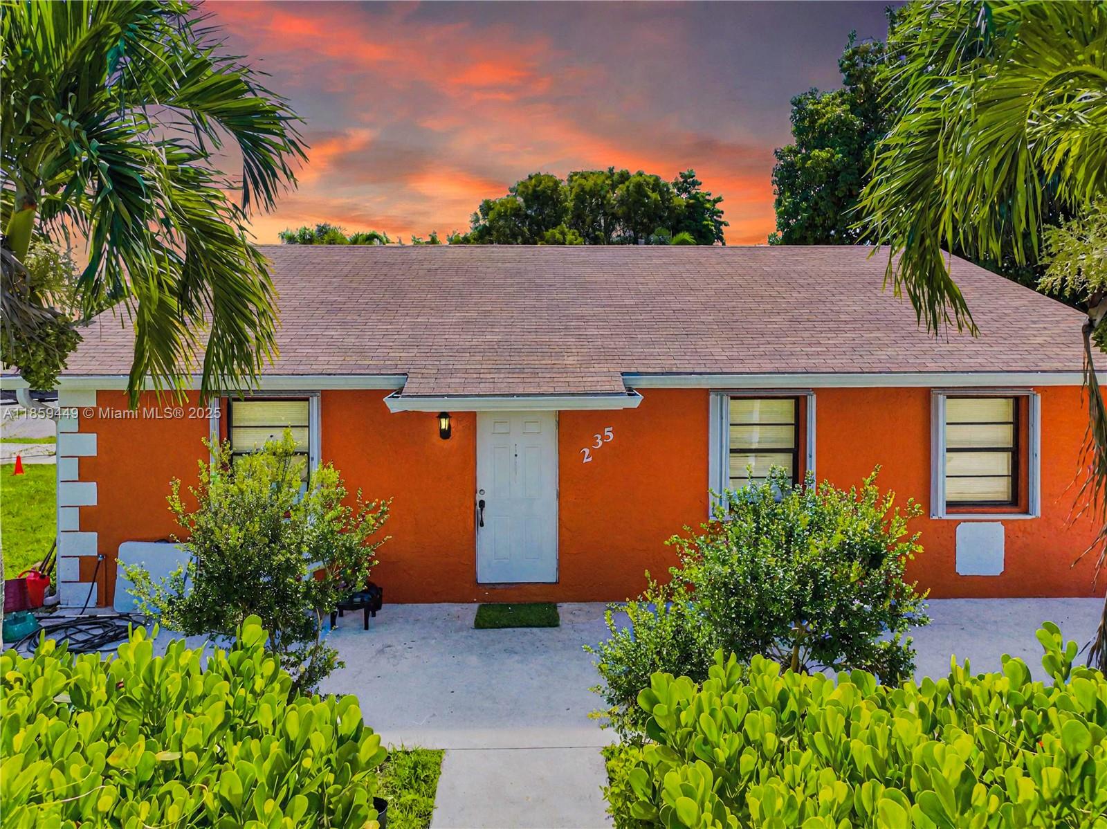 AVOCADO VILLAS - Residential