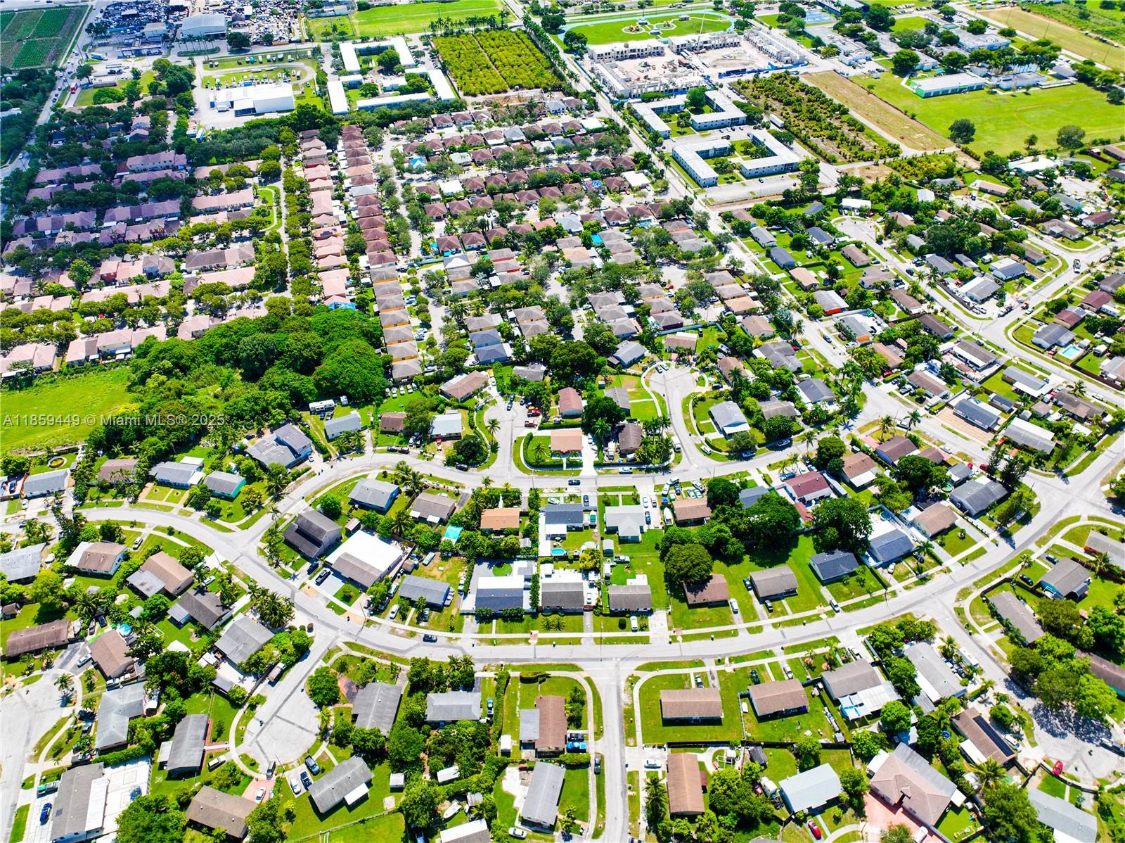 AVOCADO VILLAS - Residential