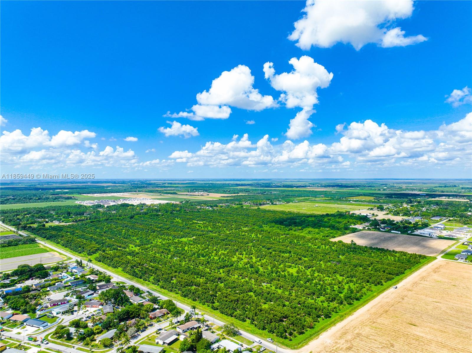 AVOCADO VILLAS - Residential