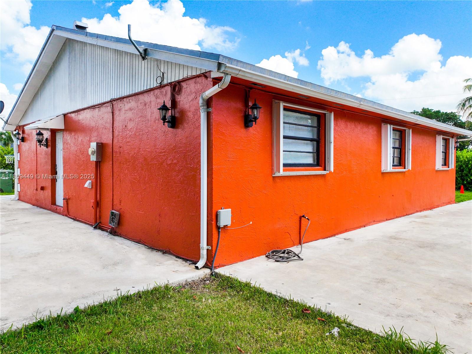 AVOCADO VILLAS - Residential