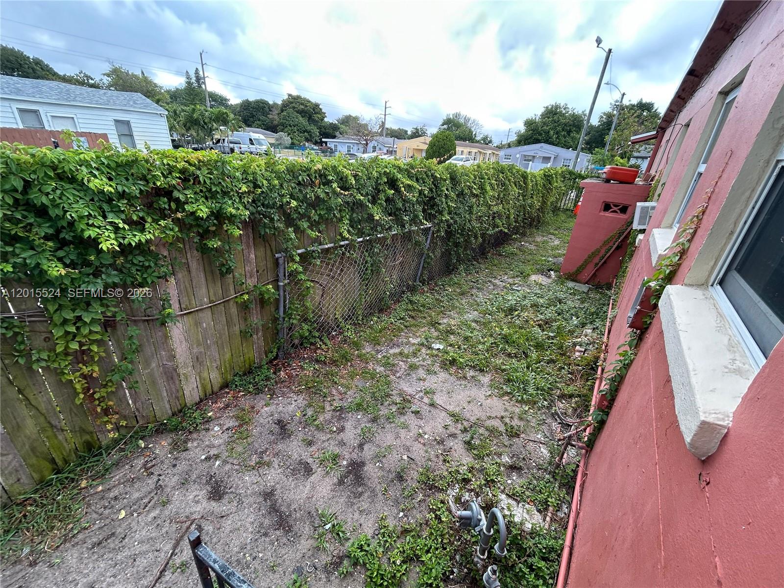 HOLLYWOOD LITTLE RANCHES - Residential Lease