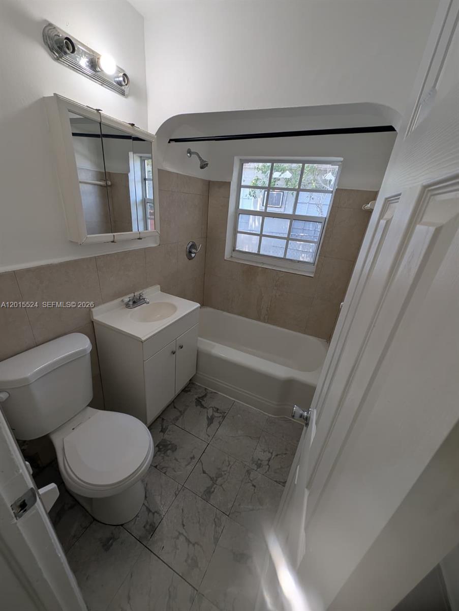 HOLLYWOOD LITTLE RANCHES - Residential Lease