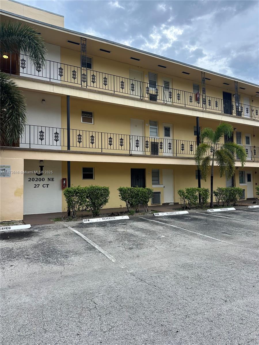 ****ONLY FIRST MONTH AND SECURITY DEPOSIT***Beautifully updated 1 bed 1 bath in the heart of Aventura walking distance to the mall and restaurants. Completely updated with an open kitchen, tile floors throughout and a screened balcony. Community pool and laundry. Community has security patrol and Aventura Shuttle Service. No pets. 1 parking. As per condo association no more than two people can occupy the property. Washer/Dryer in the building NOT in the unit. $500 refundable deposit required by the condo association