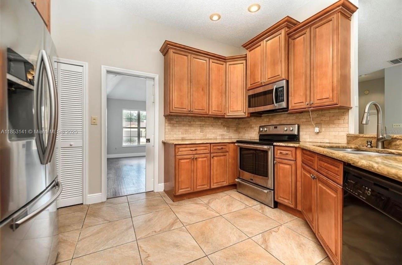 1455 Deer Lake Cir