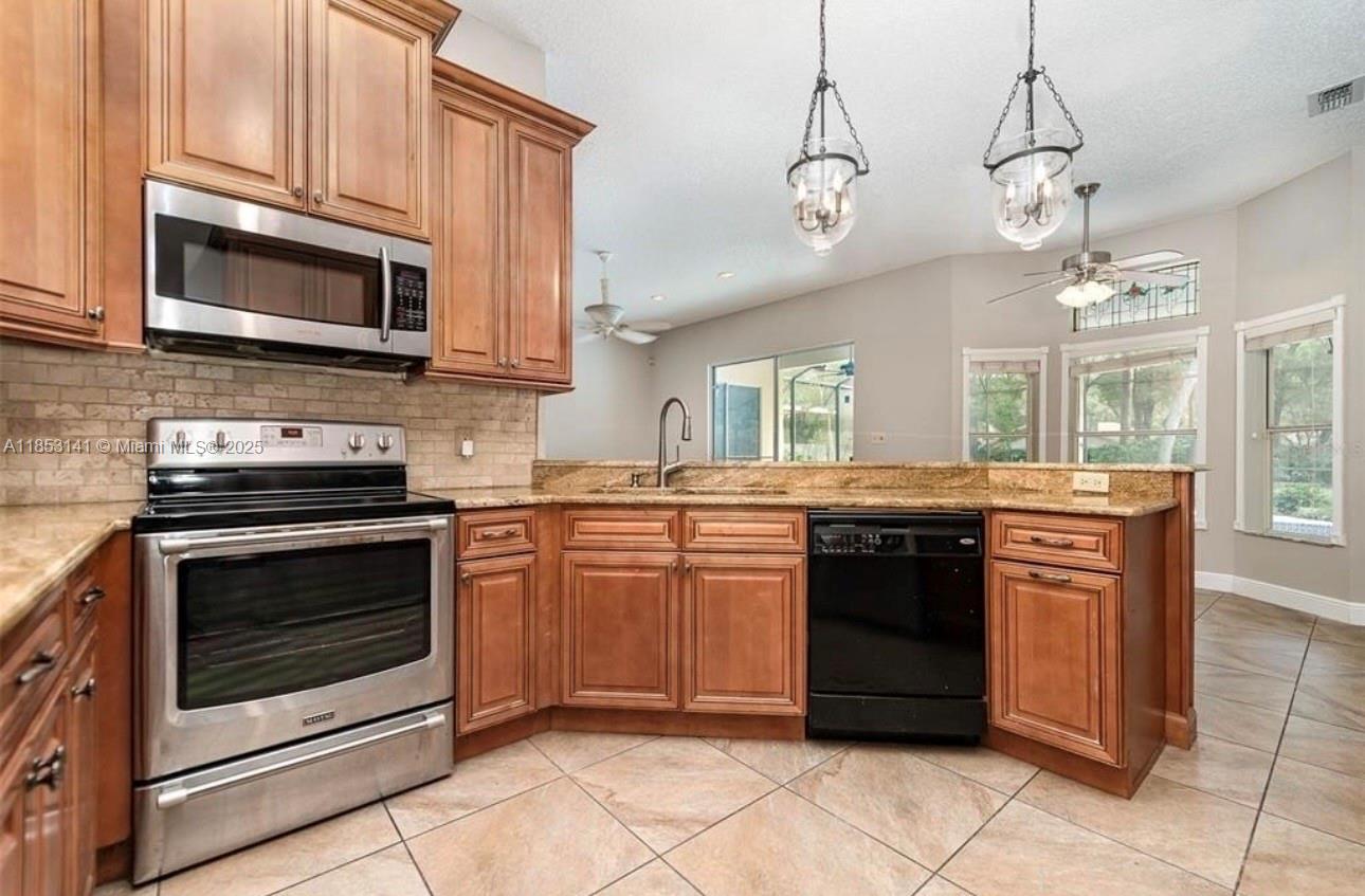 1455 Deer Lake Cir